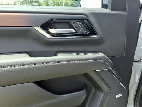 New 2026 GMC Yukon Denali w/ LPO, Floor Liner Package AWD/4WD image 13