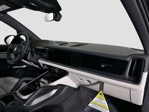 New 2026 Porsche Cayenne image 32