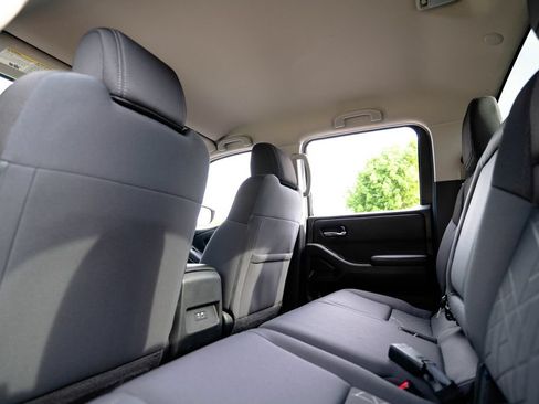 Used 2025 Nissan Frontier SV AWD/4WD image 31