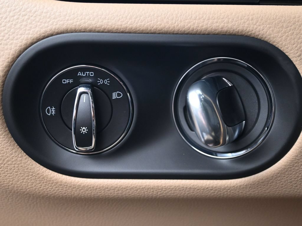 Certified 2026 Porsche Macan AWD/4WD image 25