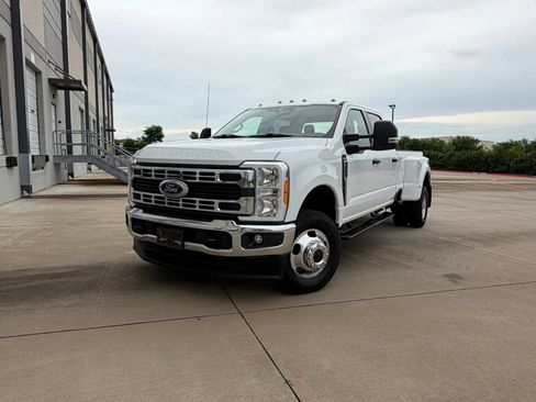 Used 2023 Ford F350 XLT AWD/4WD image 9