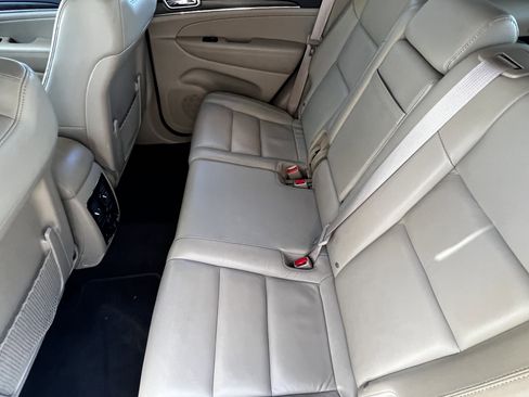 Used 2018 Jeep Grand Cherokee Limited image 31