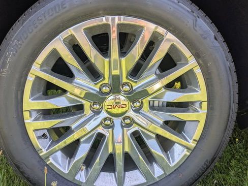 New 2025 GMC Yukon XL Denali w/ Sun & Power Step Package image 8