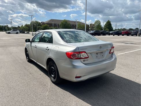Used 2013 Toyota Corolla LE FWD image 3