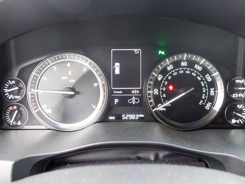 Used 2020 Lexus LX 570 4WD w/ 3rd Row & Luxury Pkg image 17