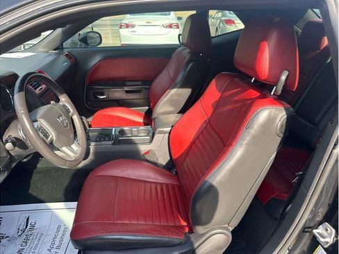 Used 2014 Dodge Challenger SXT RWD image 11