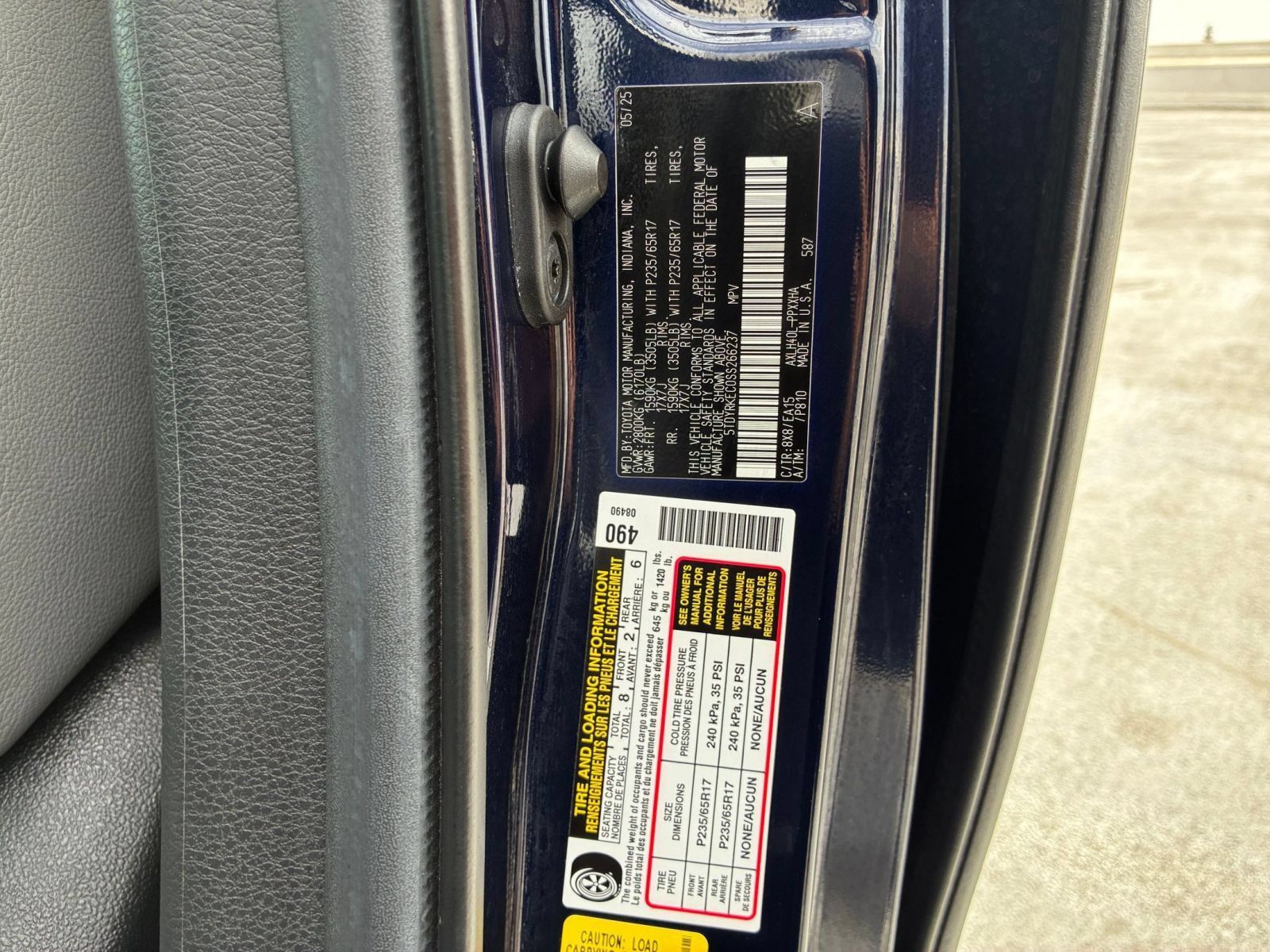 Used 2025 Toyota Sienna XLE FWD image 31