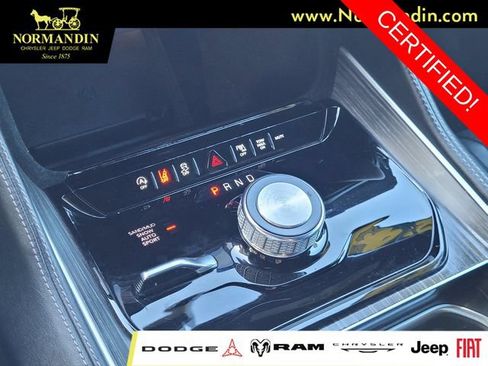 Certified 2024 Jeep Wagoneer Series II w/ Flexible Seating Group AWD/4WD image 12