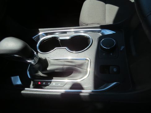 Used 2022 Chevrolet Traverse LT FWD image 18