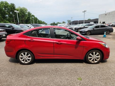 Used 2013 Hyundai Accent GLS w/ Premium Pkg FWD image 6
