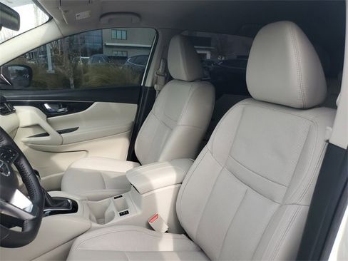 Used 2018 Nissan Rogue Sport SL image 14