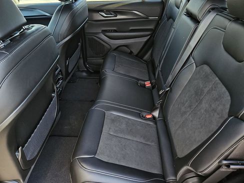 New 2025 Jeep Grand Cherokee Laredo image 28