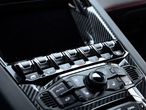 Used 2017 Lamborghini Aventador S image 34