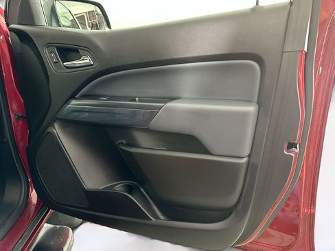 Used 2019 Chevrolet Colorado Z71 AWD/4WD image 30