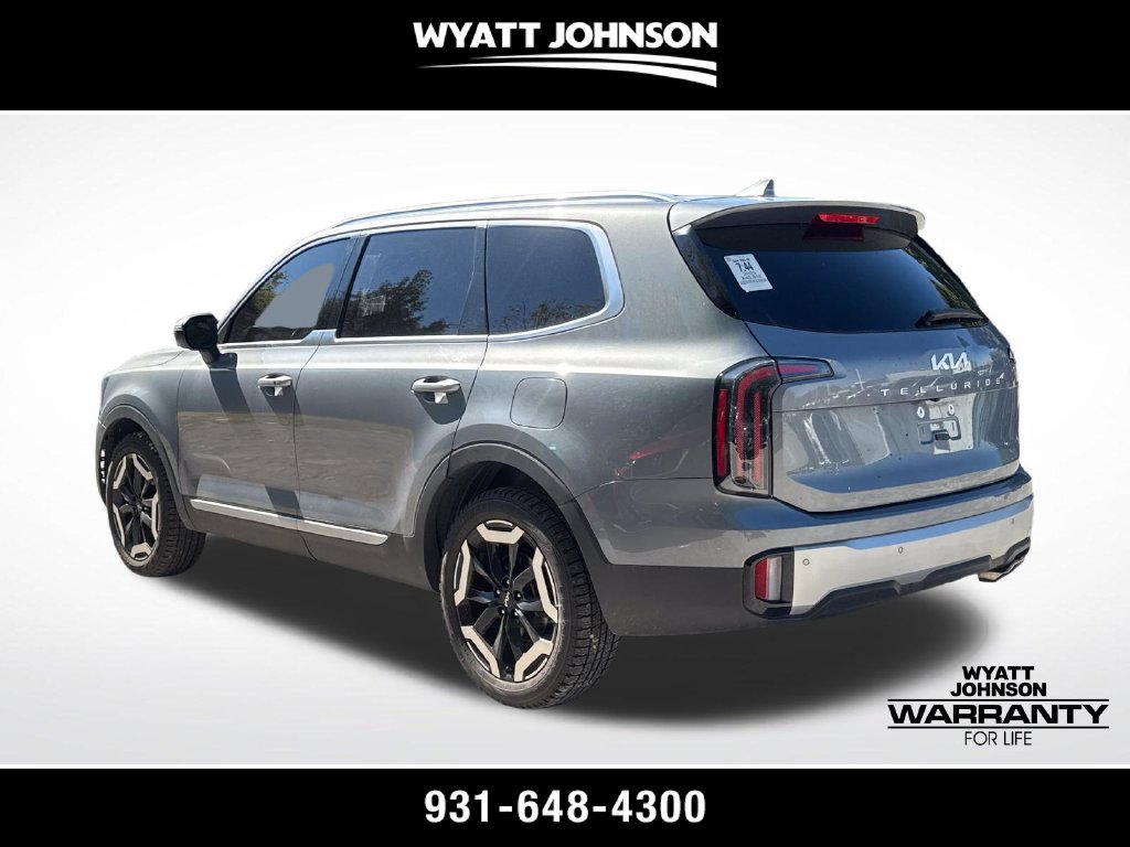 Used 2023 Kia Telluride EX w/ EX Captain's Chair Package FWD image 3