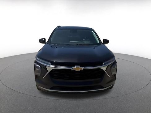 Used 2025 Chevrolet Trax LT FWD image 4