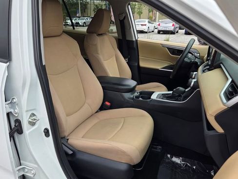 Used 2019 Toyota RAV4 LE image 18