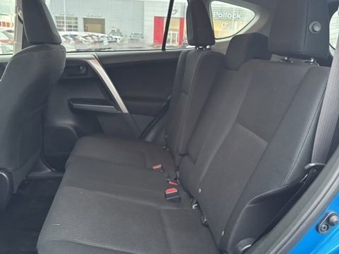 Used 2018 Toyota RAV4 LE image 10