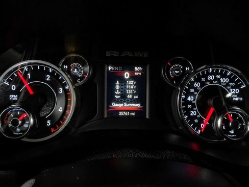 Used 2022 RAM 3500 Tradesman w/ Chrome Appearance Group AWD/4WD image 19