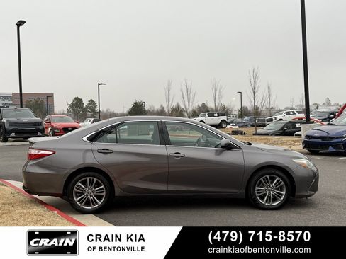 Used 2016 Toyota Camry SE image 8