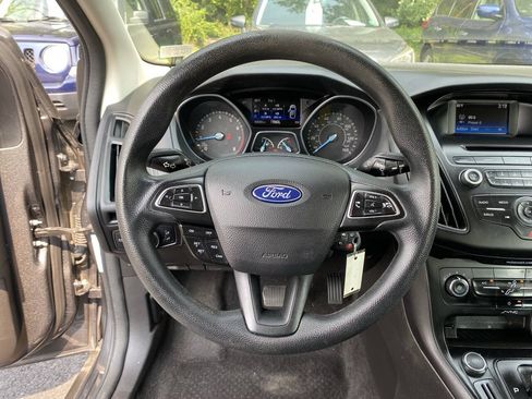 Used 2017 Ford Focus SE FWD image 13