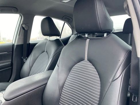 Used 2024 Toyota Camry SE image 9