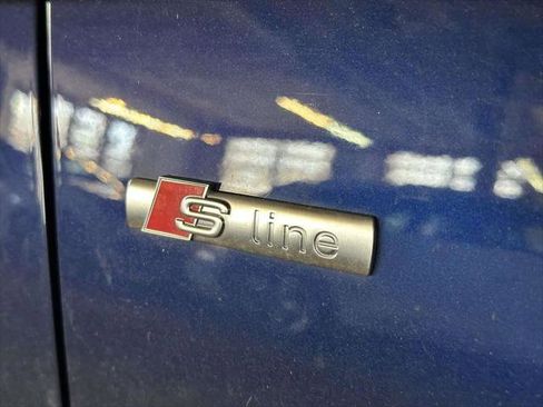 Used 2023 Audi Q3 2.0T Premium w/ Black Optic Sport Package image 8