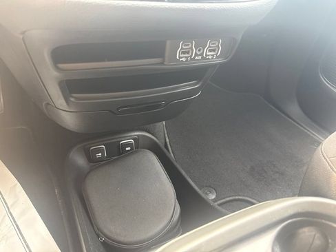 Used 2021 Chrysler Pacifica Touring w/ S Appearance Package FWD image 17