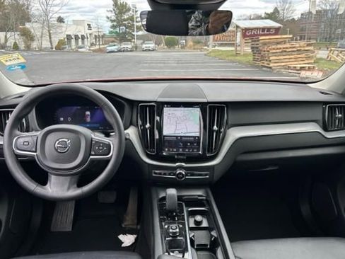 Used 2024 Volvo XC60 B5 Core w/ Climate Package AWD/4WD image 6