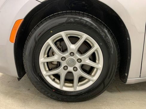 Used 2017 Chrysler Pacifica LX FWD image 21