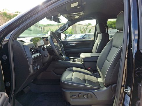Used 2025 Chevrolet Suburban Premier AWD/4WD image 14