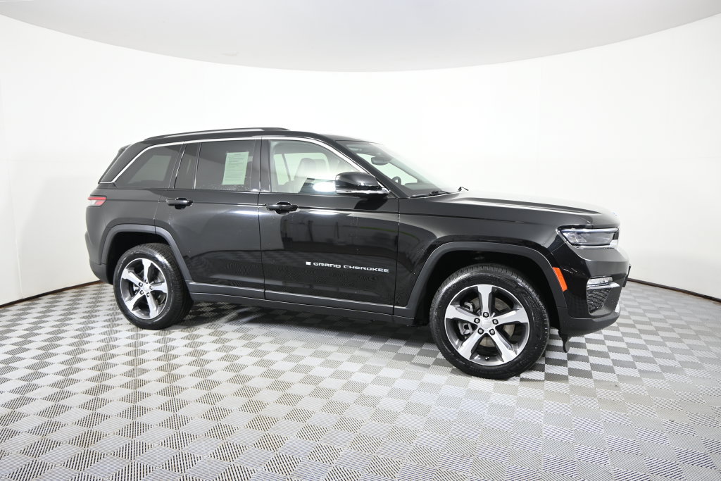 Used 2023 Jeep Grand Cherokee 4WD 4xe image 8