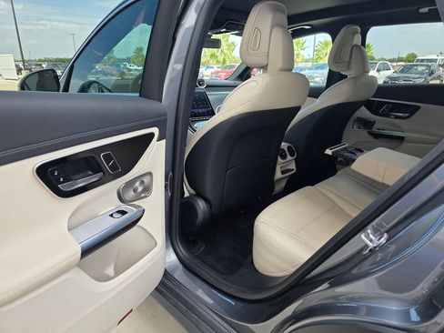 Used 2023 Mercedes-Benz GLC 300 image 13