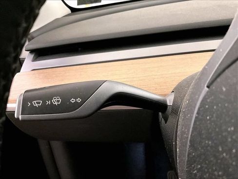 Used 2022 Tesla Model Y Long Range AWD/4WD image 31