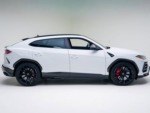 Used 2022 Lamborghini Urus image 19