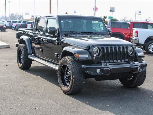 Used 2023 Jeep Gladiator Overland image 3