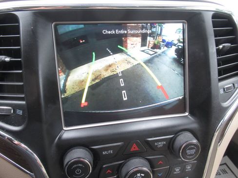 Used 2018 Jeep Grand Cherokee Overland AWD/4WD image 35