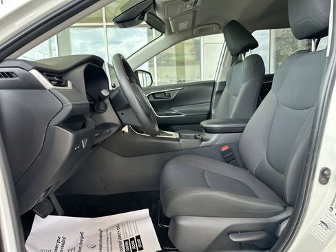 Used 2025 Toyota RAV4 LE AWD/4WD image 13