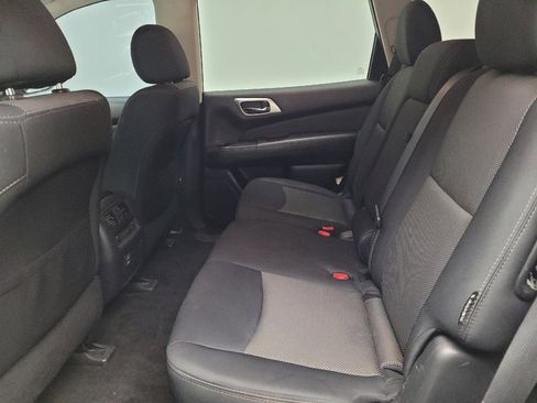 Used 2018 Nissan Pathfinder SV AWD/4WD image 18