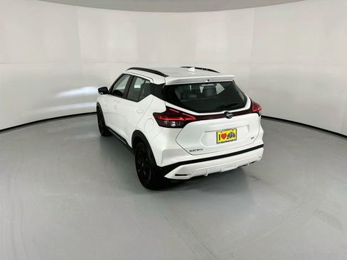 Used 2024 Nissan Kicks SR w/ SR Premium Package FWD image 7