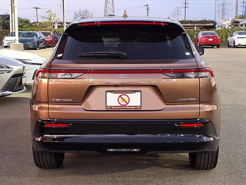 Certified 2025 Toyota Crown Signia image 4