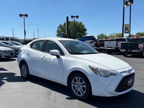 Used 2017 Toyota Yaris iA FWD image 9