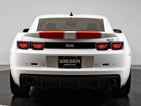Used 2010 Chevrolet Camaro SS w/ RS Package RWD image 7