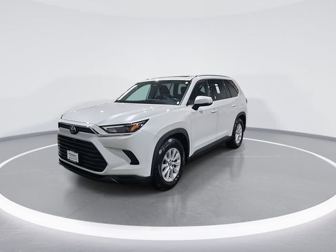 Used 2024 Toyota Grand Highlander XLE image 4