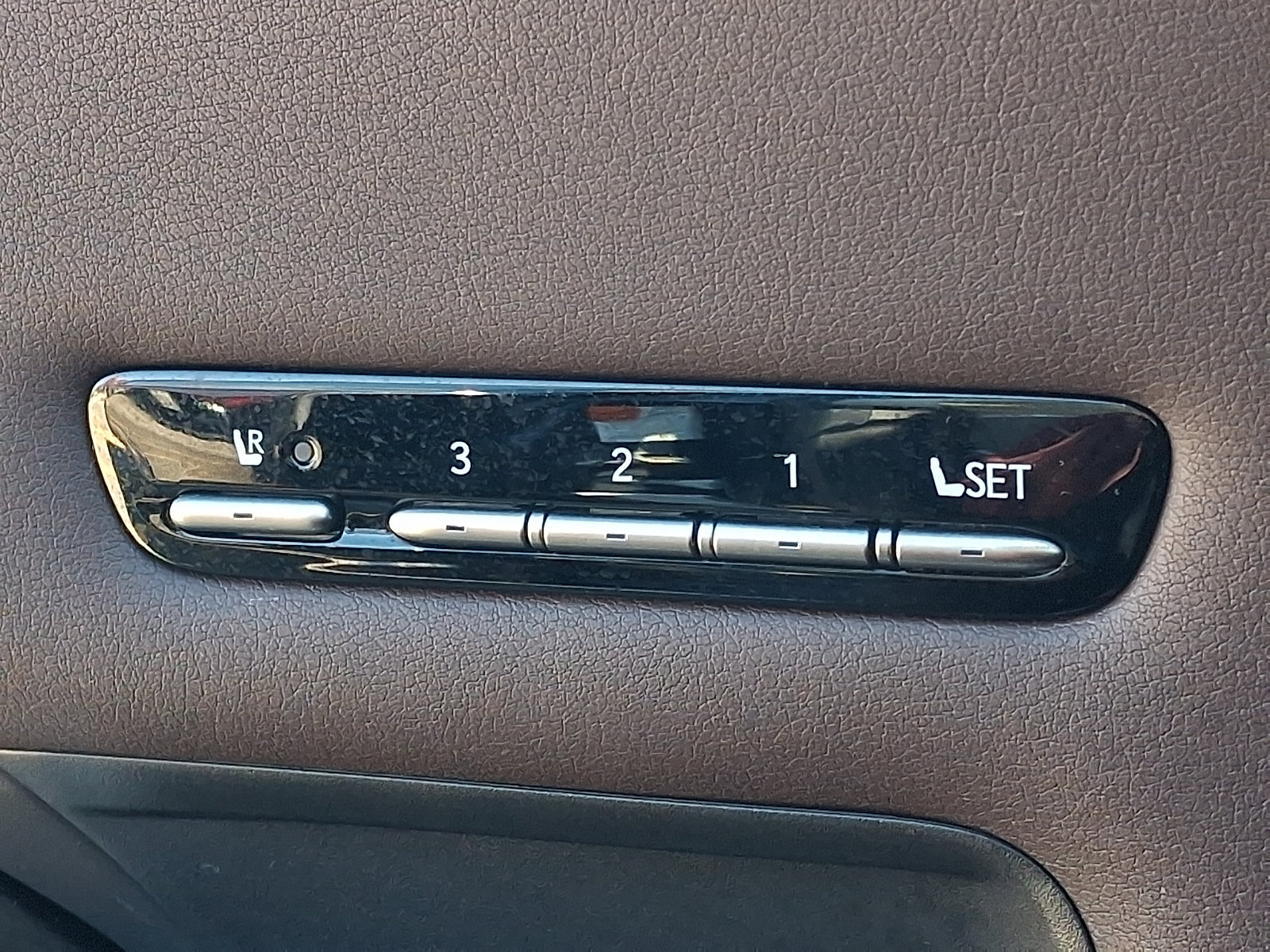 Used 2019 Lexus LS 500 AWD w/ Accessory Package (Z2) image 24