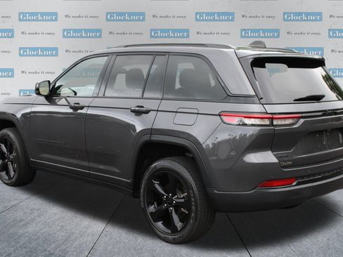 Used 2023 Jeep Grand Cherokee Altitude AWD/4WD image 8