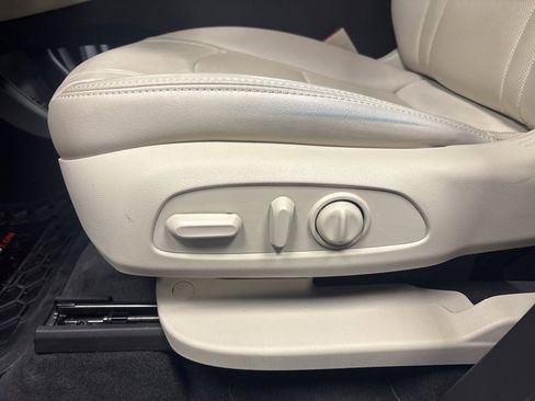 Used 2022 Buick Enclave Essence w/ Experience Buick Package image 23