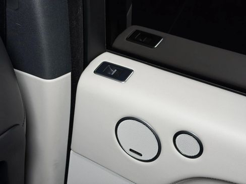 Used 2014 Land Rover Range Rover Supercharged image 25