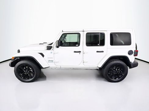 Used 2024 Jeep Wrangler Unlimited Sahara AWD/4WD image 4