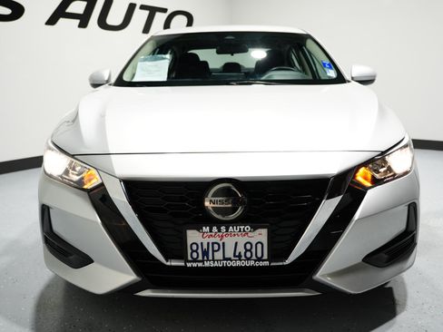 Used 2021 Nissan Sentra SV image 2